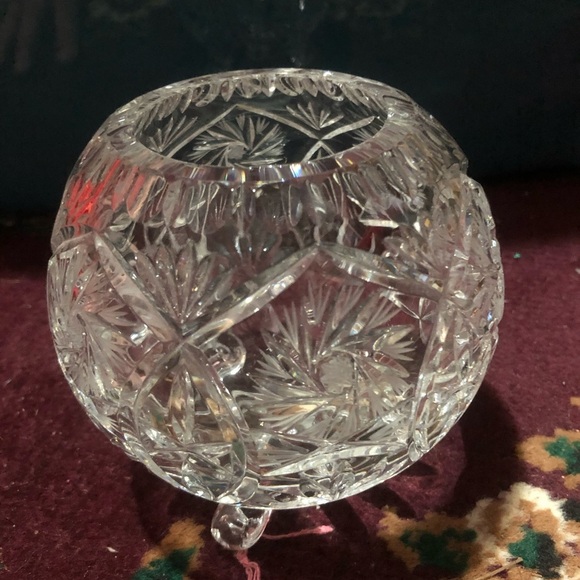 Vintage Crystal rose with 3 feet- pinwheel design-beautiful condition - Picture 1 of 7